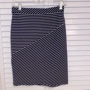 Banana Republic pencil skirt in  black and white striped  size 6p